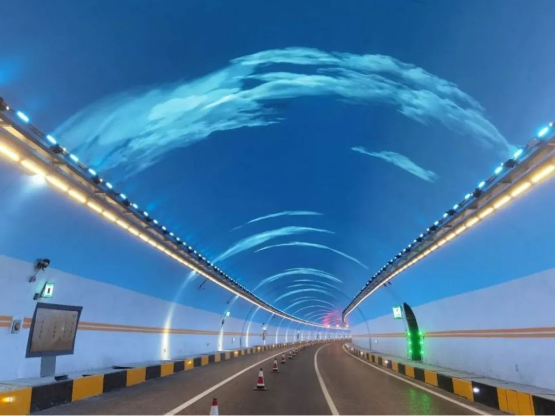 重磅！ 延崇高速北京段石羊坊隧道蓄能发光蓝天白云彩绘